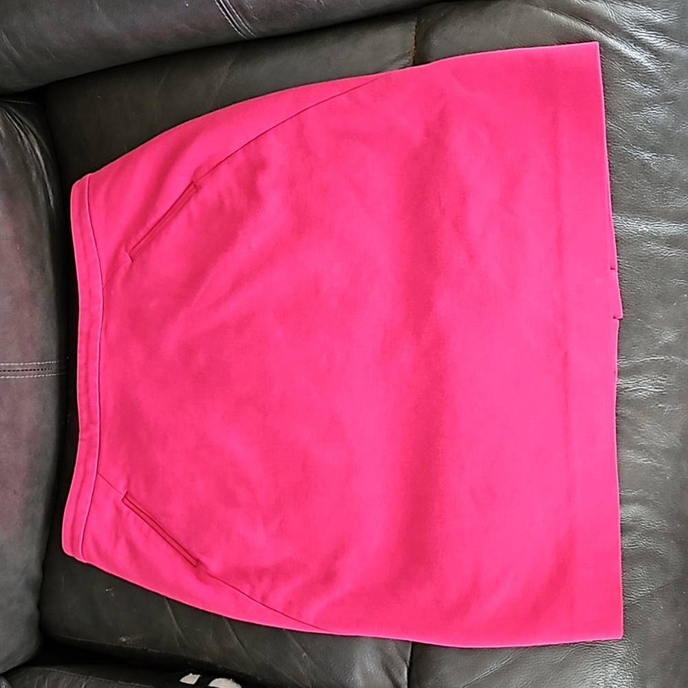Preloved pink Loft pencil skirt size 4P